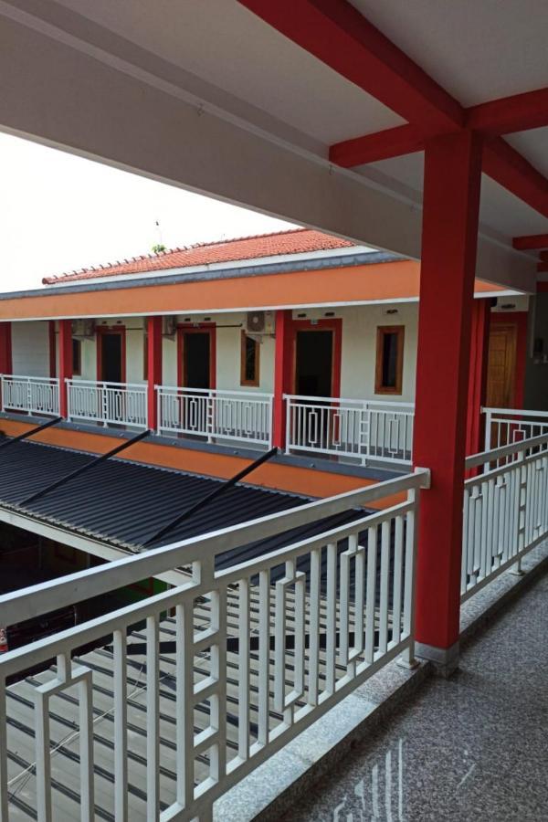 Hotel Harmony House Syariah Near Alun Alun Pati Mitra Reddoorz Zewnętrze zdjęcie